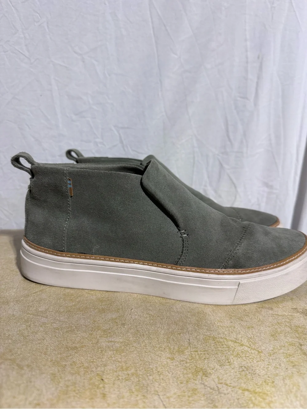 Toms adorable suede